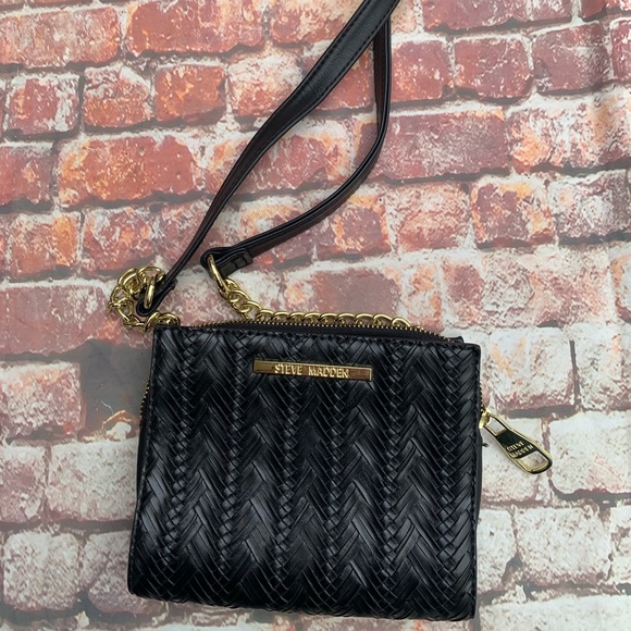 Steve Madden Handbags - Steve Madden Small bag color black